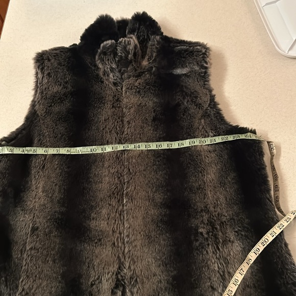 Kristen Blake XXL Black & Silver Reversible Faux Fur Vest Zippered w/ Pockets 🖤 - Picture 4 of 9